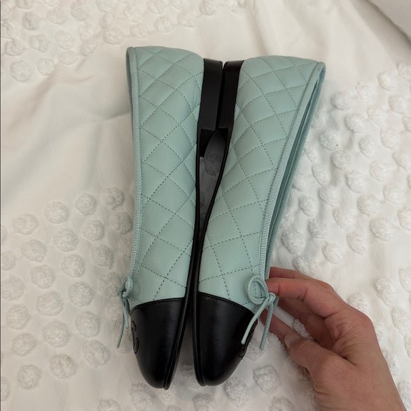 CHANEL Light Blue Black Toe Ballerina Flats Lambskin 38 Brand New in Box - Picture 4 of 14